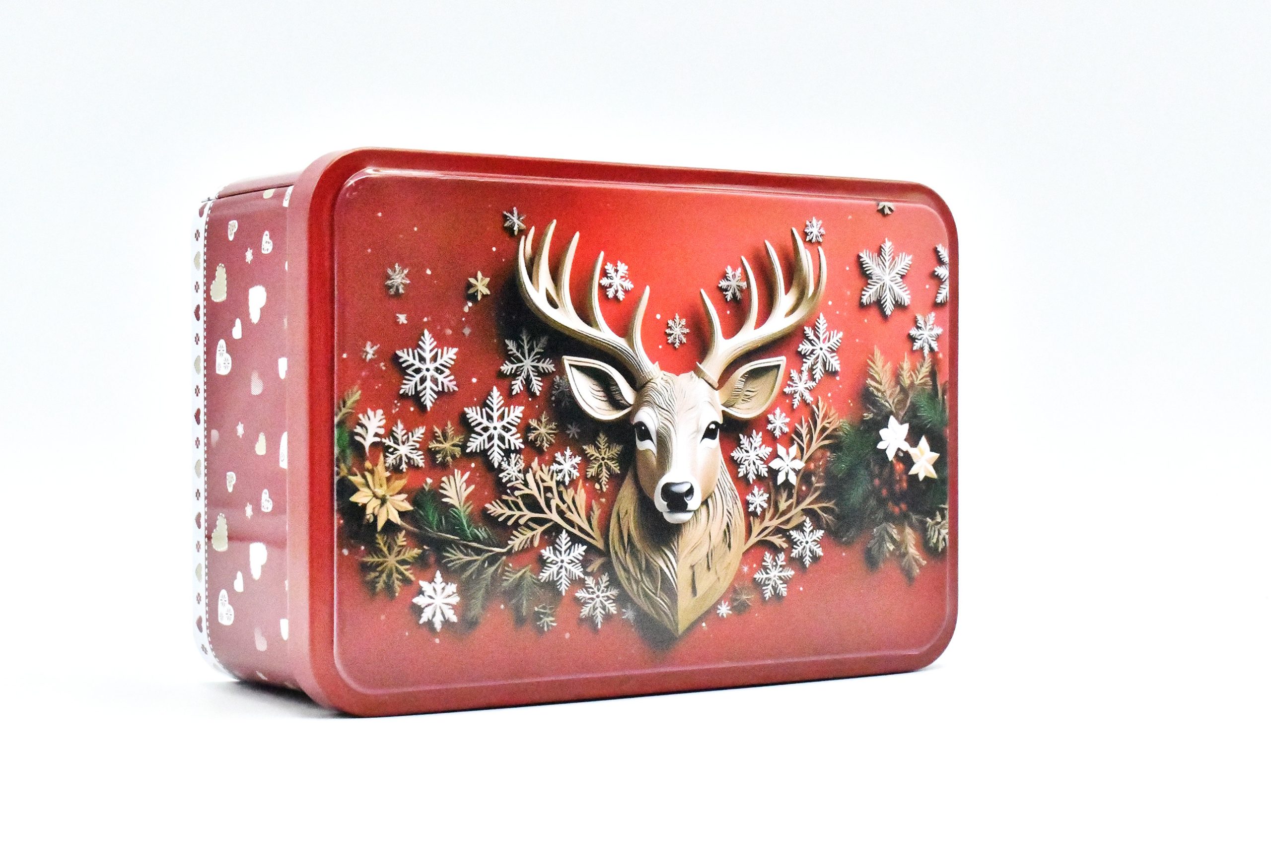 Panier garni bretagne - composition gourmande comportant des biscuits bretons de fabrication local pur beurre, un pot tartinade de noix de Saint-Jacques, un pot de confiture au miel, un pot de confiture de lait à la fleur de sel de guérande, un pot de terrine de cerf aux pommes, des bonbons au caramel au beurre salé.