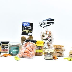 COMPOSITION - PANIER GARNI - COFFRET - CADEAUX - A OFFRIR - TARTARE AUX ALGUES - COMPOTE - POMME CARAMEL - CONFIT - ETRILLE - HOUMOUS - LANOUSTINE - BISCUIT - APERITIF - SARRASIN - SESAME - CARAMEL - BEURRE SALE - CONFITURE DE LAIT - PALET - PETITE GALETTE BRETONNE